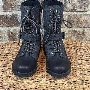 NWOT Levi’s Black and Gray Lace Up Boots Womens Sz 8